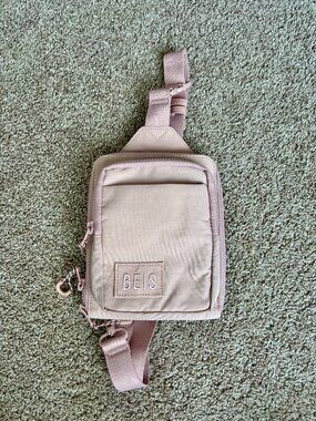 BEIS Sport Sling Atlas Pink Adjustable Travel Everyday Crossbody Bag Purse EUC